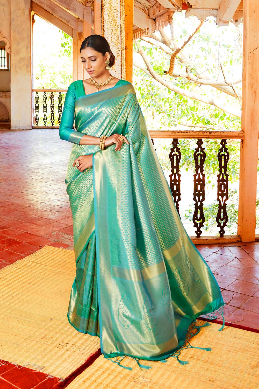 Kandini Silk Sea Green Woven Handloom Saree