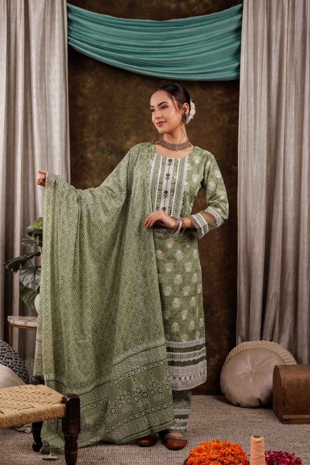 Green Ethnic Motifs Lace Work Pure Cotton Kurta Set