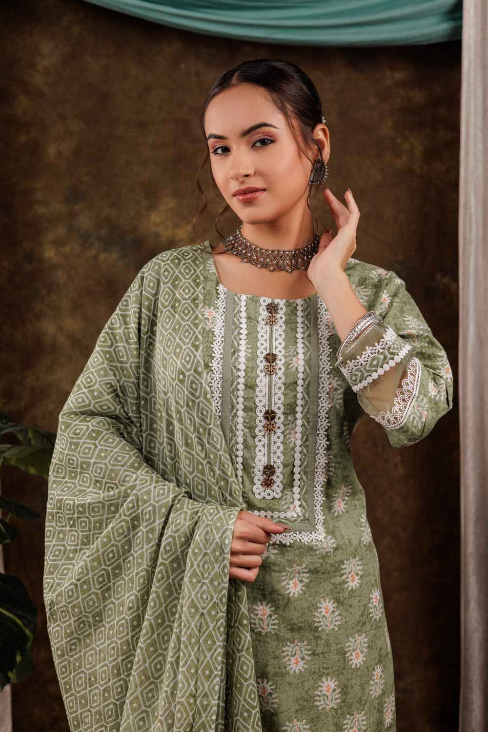 Green Ethnic Motifs Lace Work Pure Cotton Kurta Set