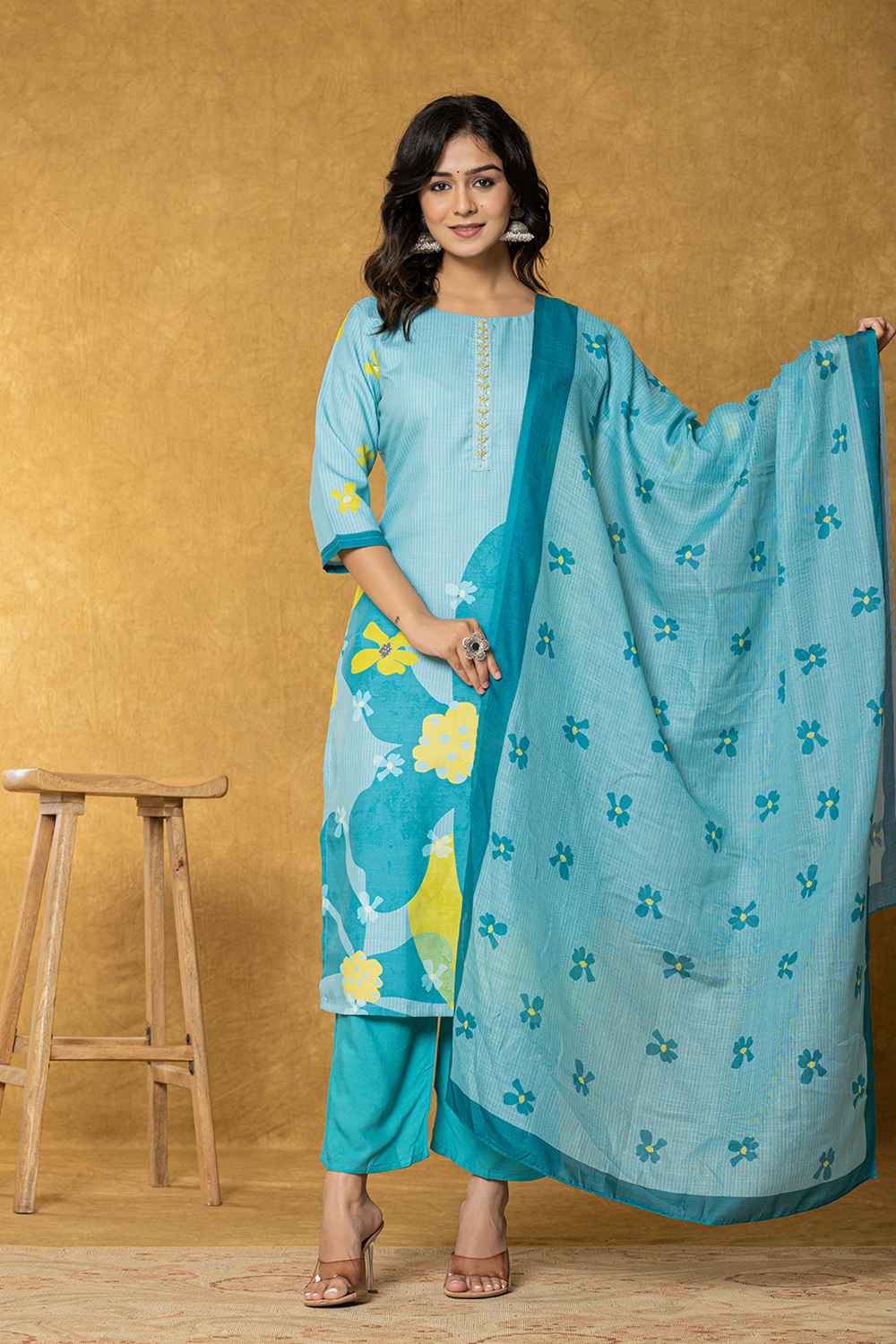 Green Floral Print Embroidered Linen Kurti Set