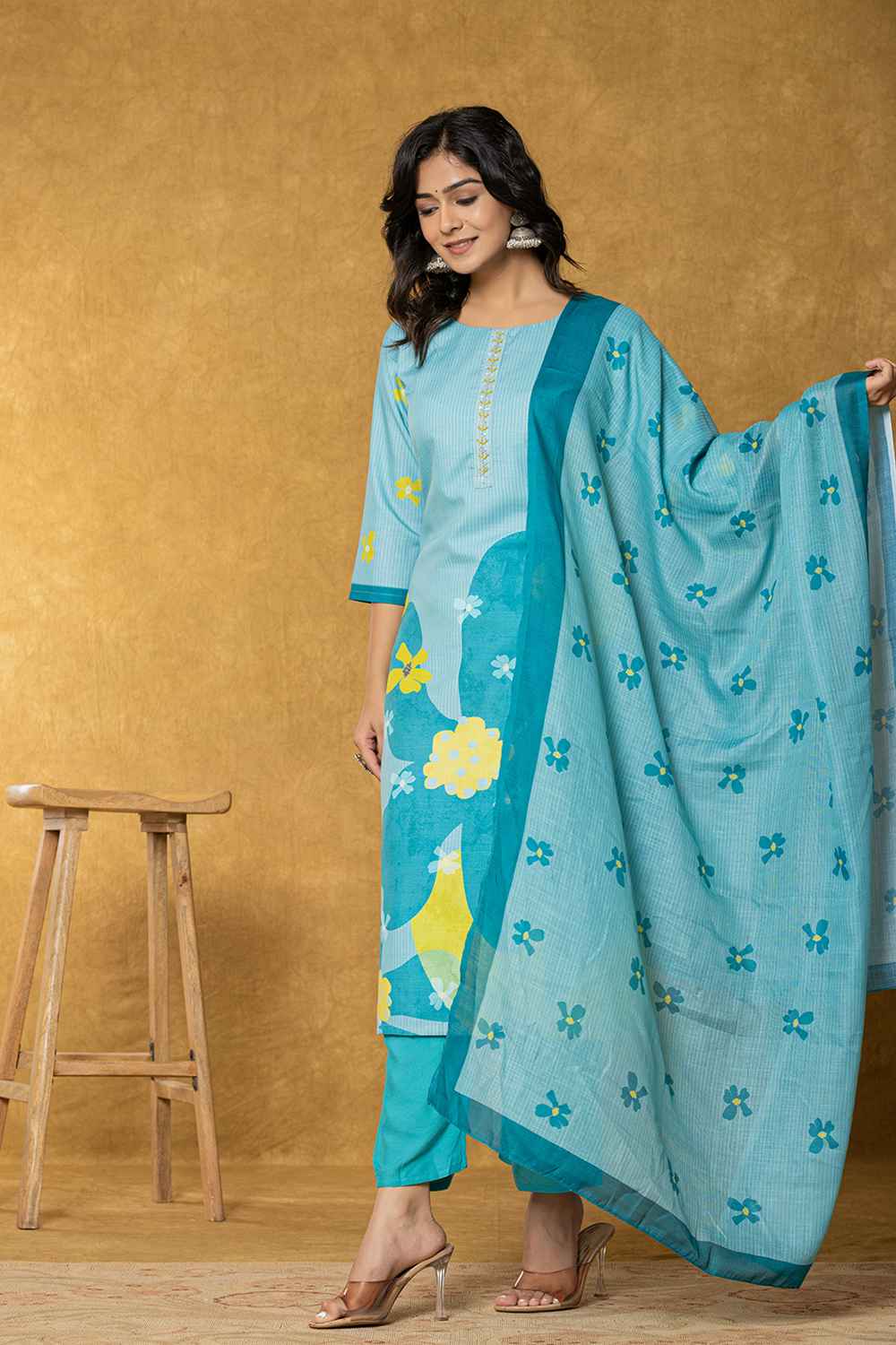 Green Floral Print Embroidered Linen Kurti Set