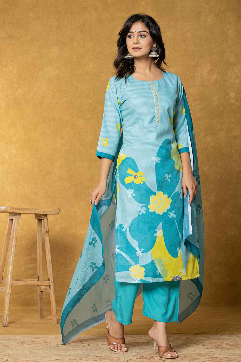 Green Floral Print Embroidered Linen Kurti Set