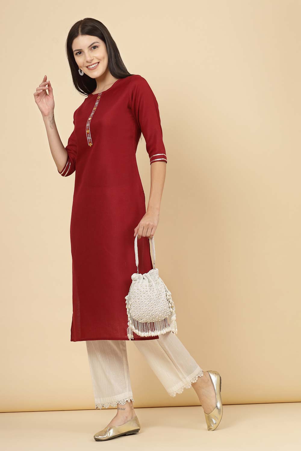 Droop White Pearl Embellished Velvet Potli