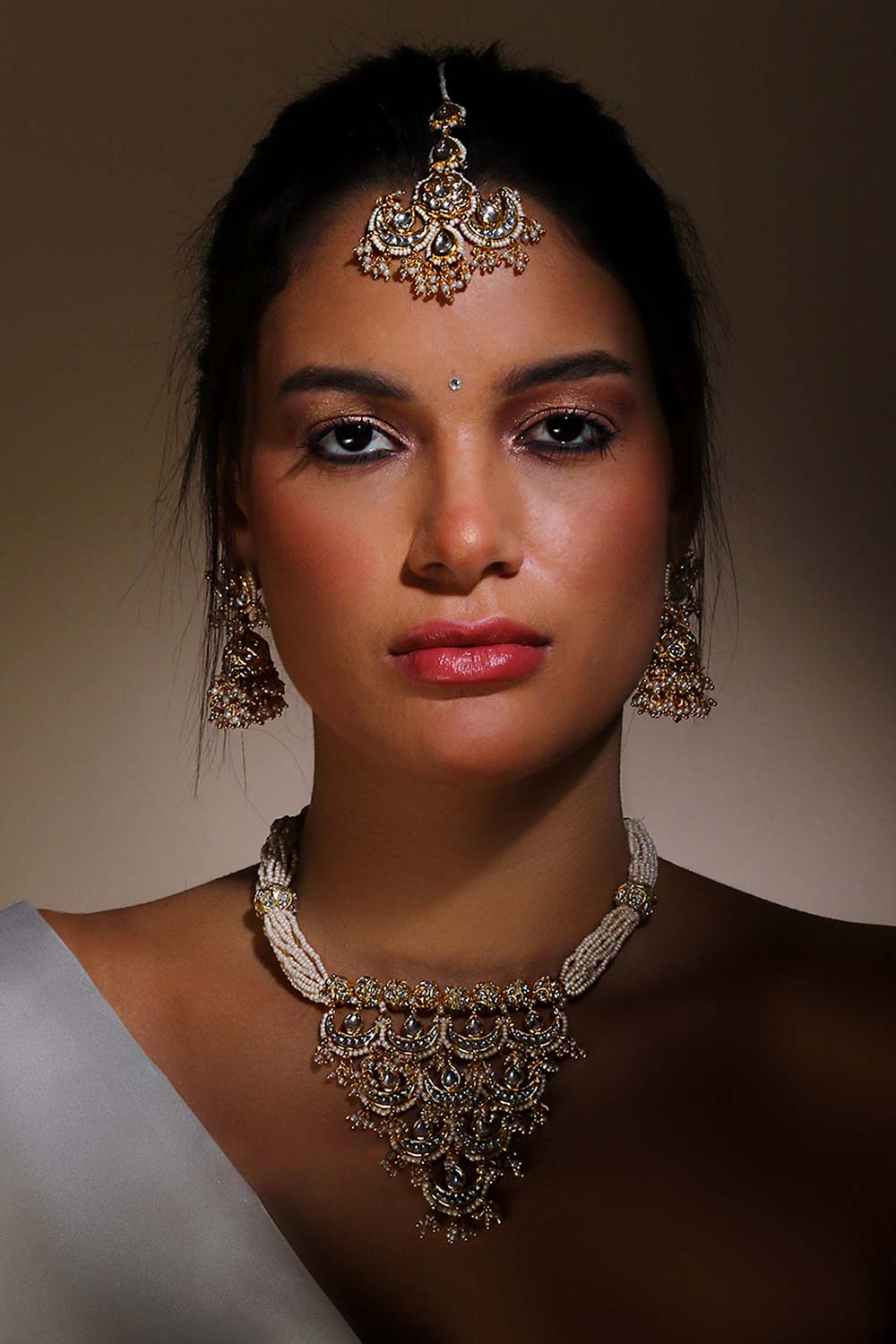 Cream And Gold Maang Tikka Head Jeweler With Kundan And Pearls