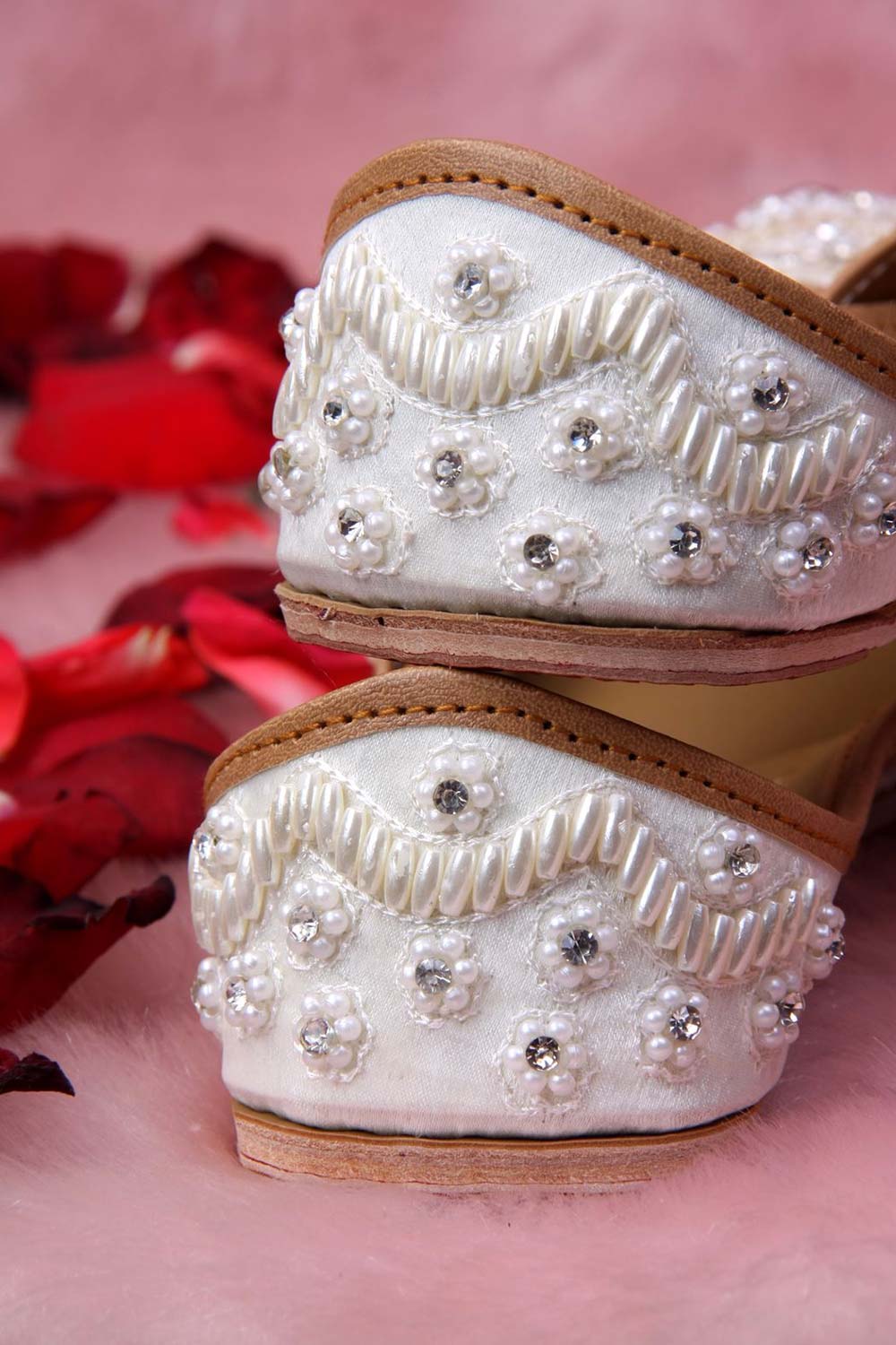 White Leather Embroidered & Pearl Jutti