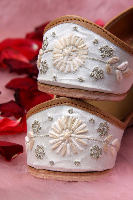 White Leather Embroidered Jutti