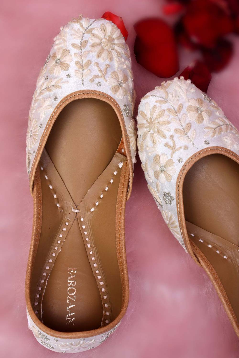 White Leather Embroidered Jutti