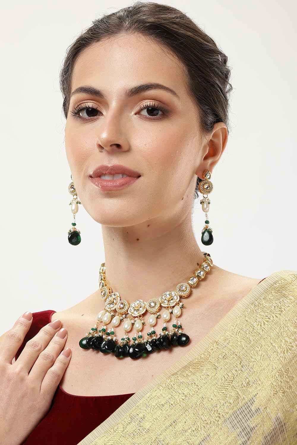 Delightful Green Stone Choker Set With Pair Of Earrings