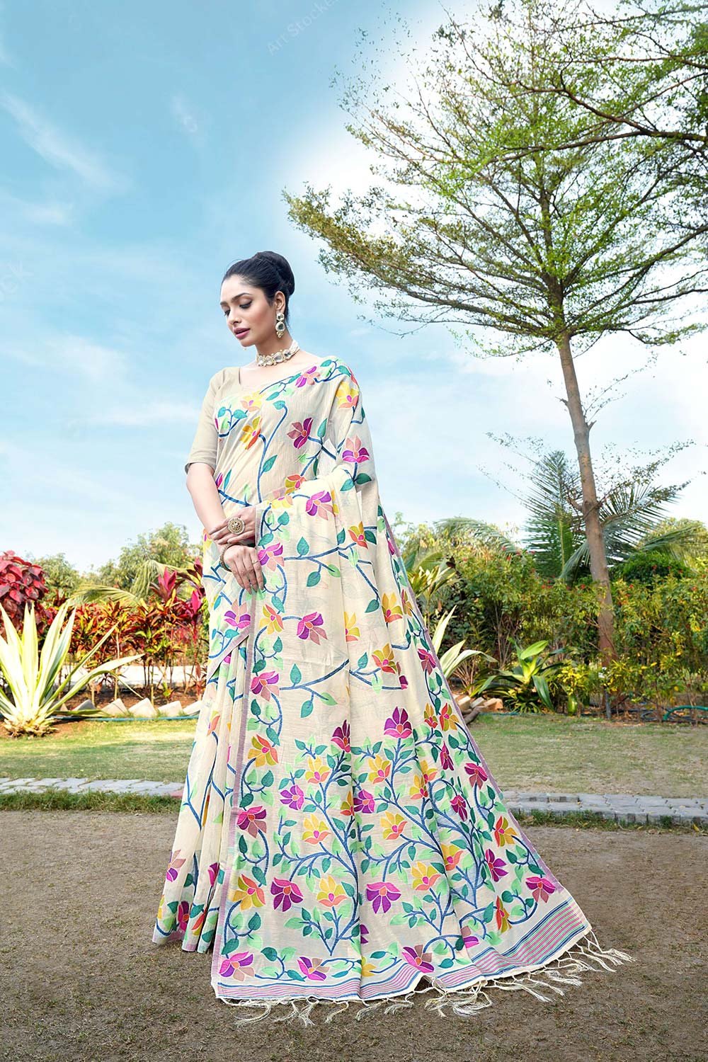 Off-White Jamdani Floral Cotton Saree