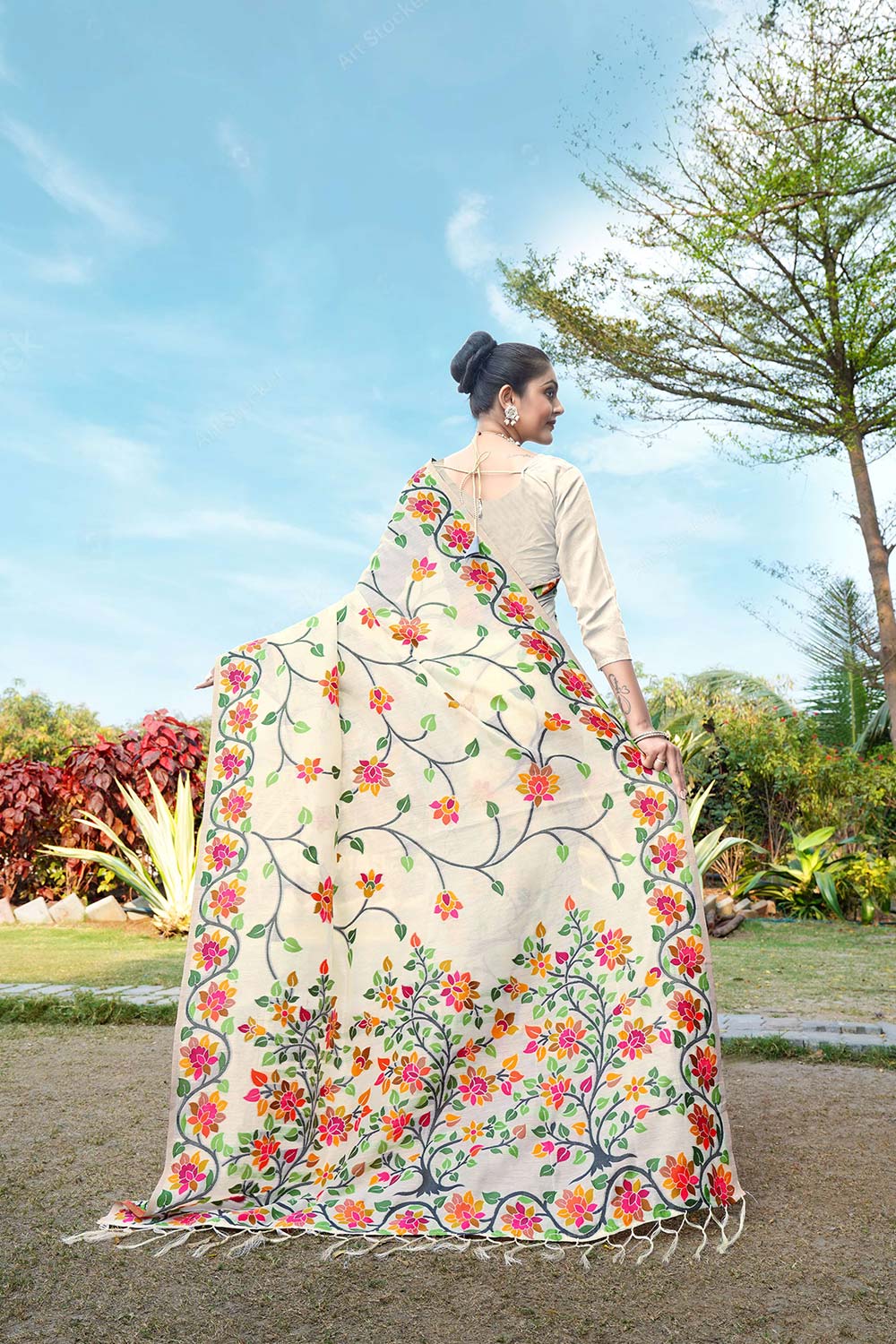 White Jamdani Floral Cotton Saree