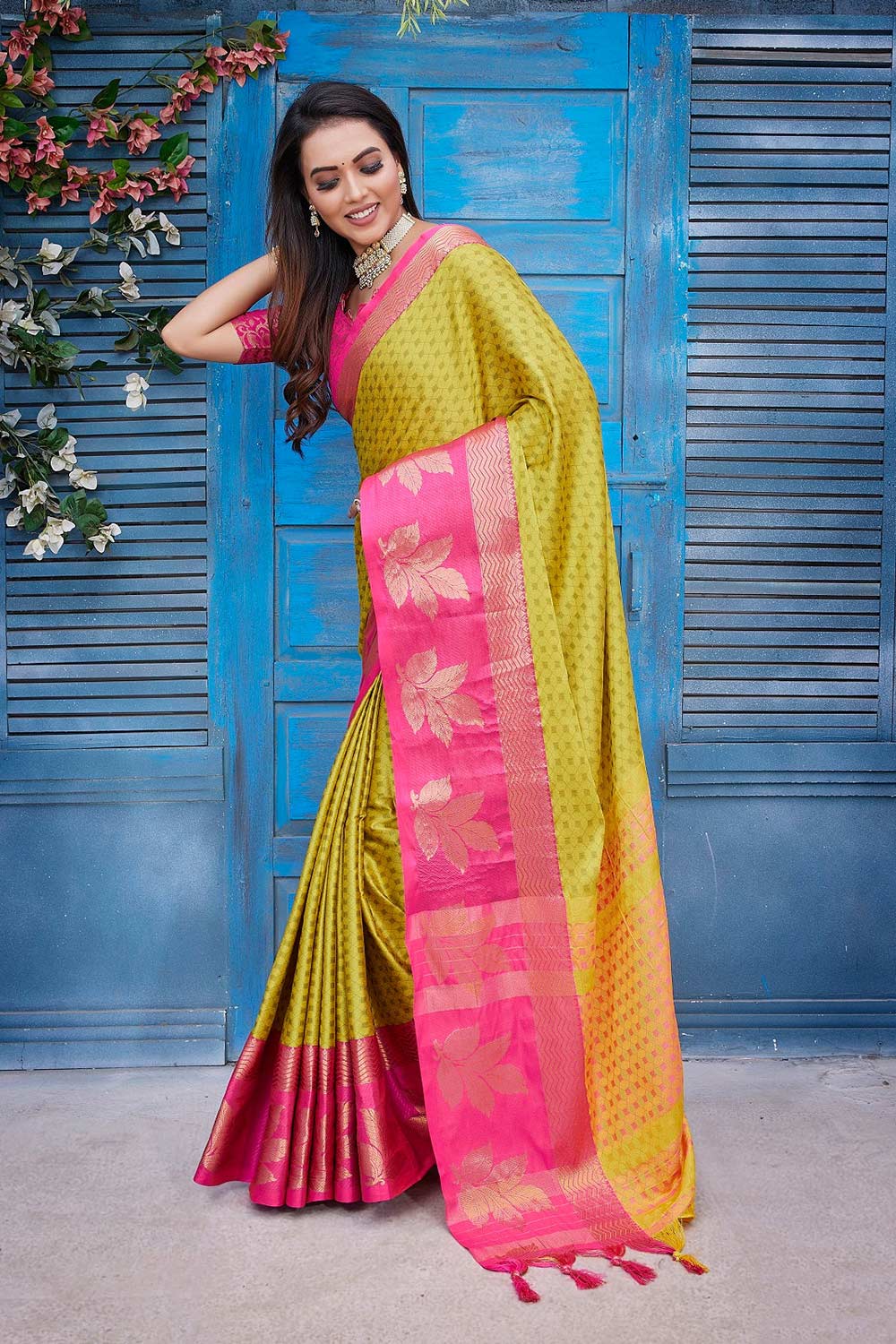 Green Silk Blend Woven Saree