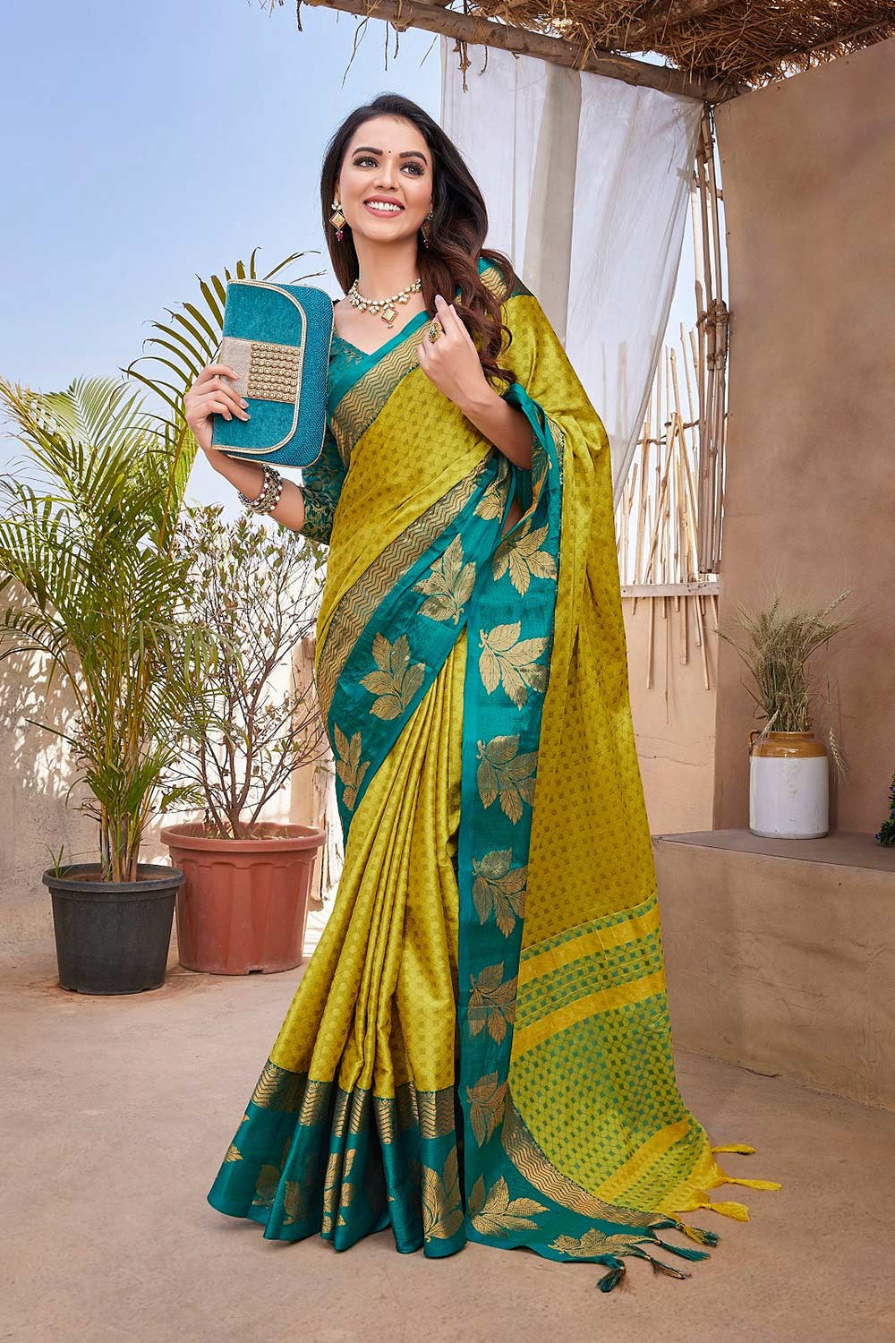 Green Silk Blend Woven Saree