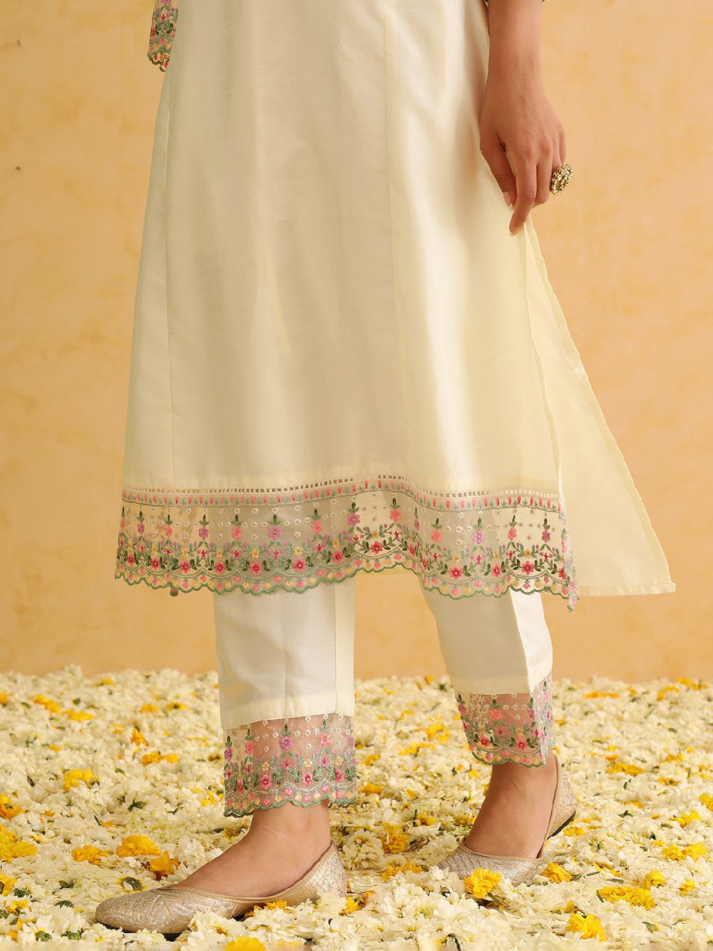 Off White Silk Blend Solid Embroidered Straight Kurti Pant With Dupatta