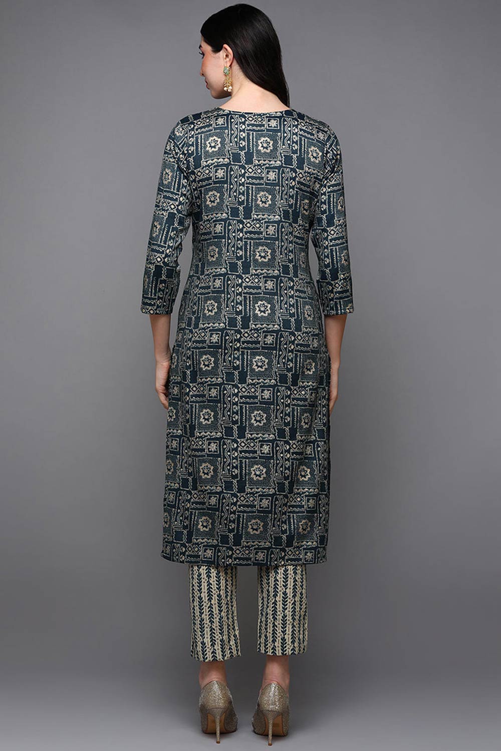 Blue Silk Blend Floral Print Round Neck Kurta Set