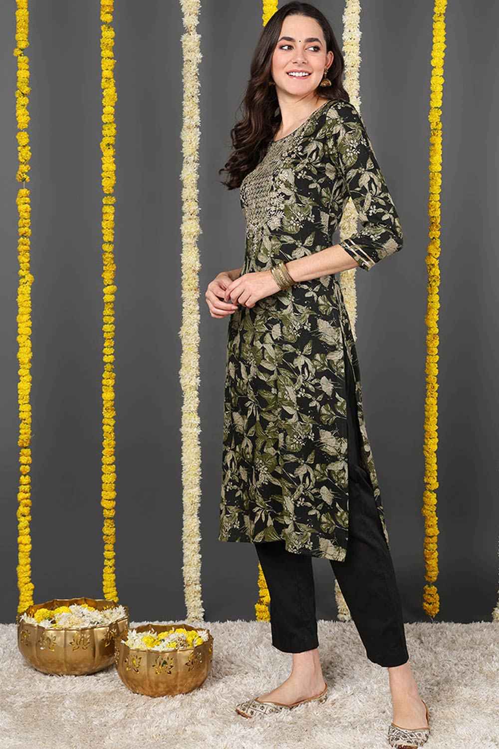 Green Silk Blend Floral Print Round Neck KurtI Set