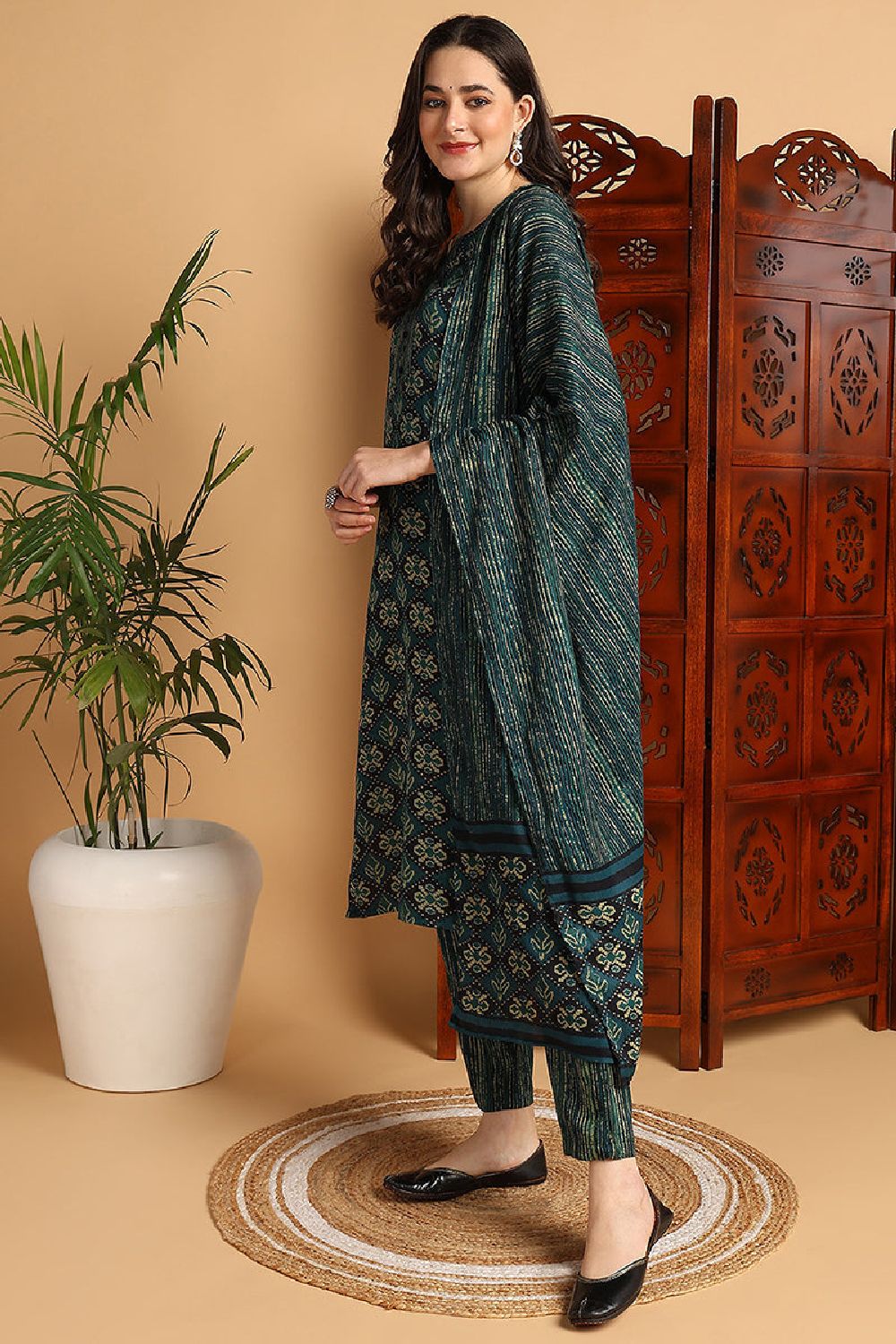 Green Viscose Rayon Ethnic Motifs Printed Straight Suit Set