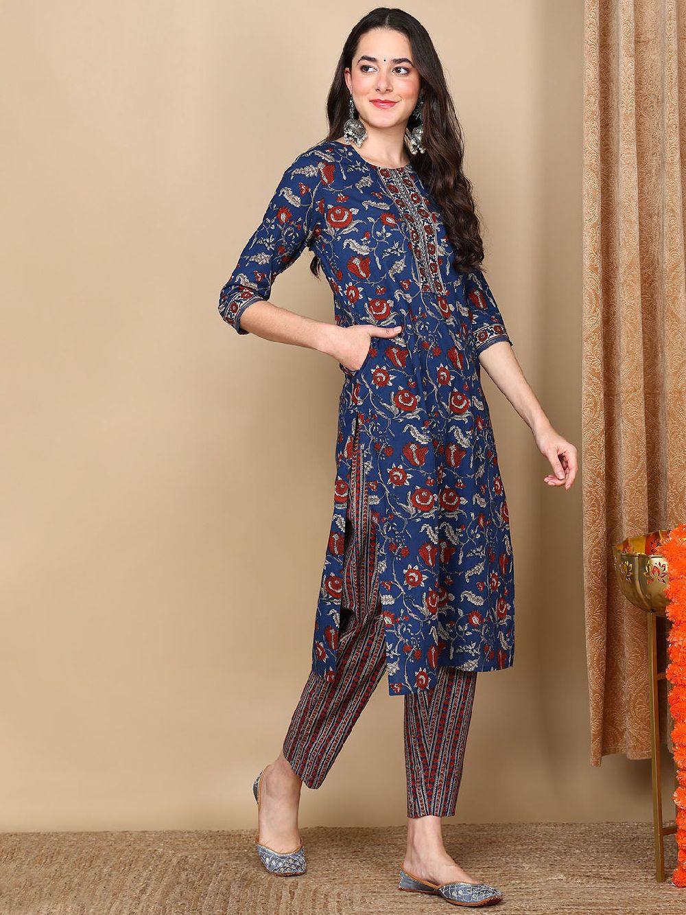 Blue Rayon Blend Floral Printed Straight Kurta Trousers With Dupatta