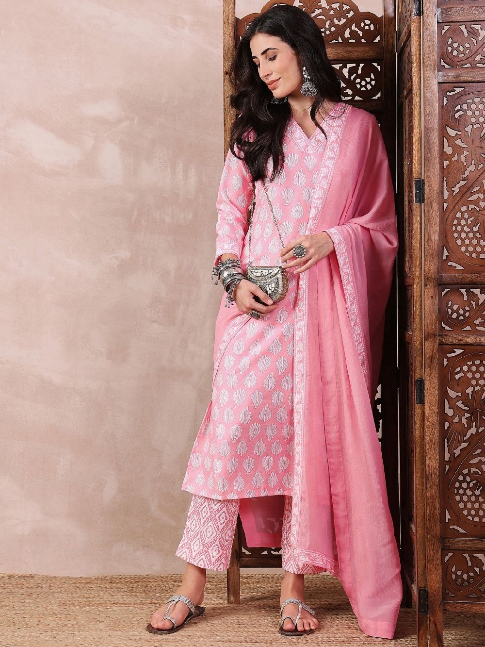 Pink Rayon Blend Floral Printed Straight Kurti Pant With Dupatta