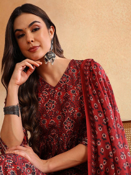 Red Rayon Blend Floral Printed A-Line Kurti Pant With Dupatta