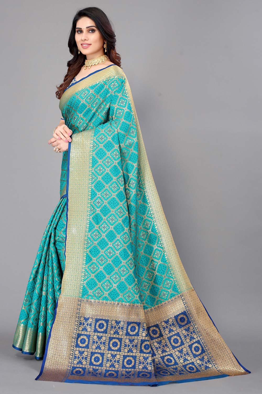 Green Silk Blend Woven Saree