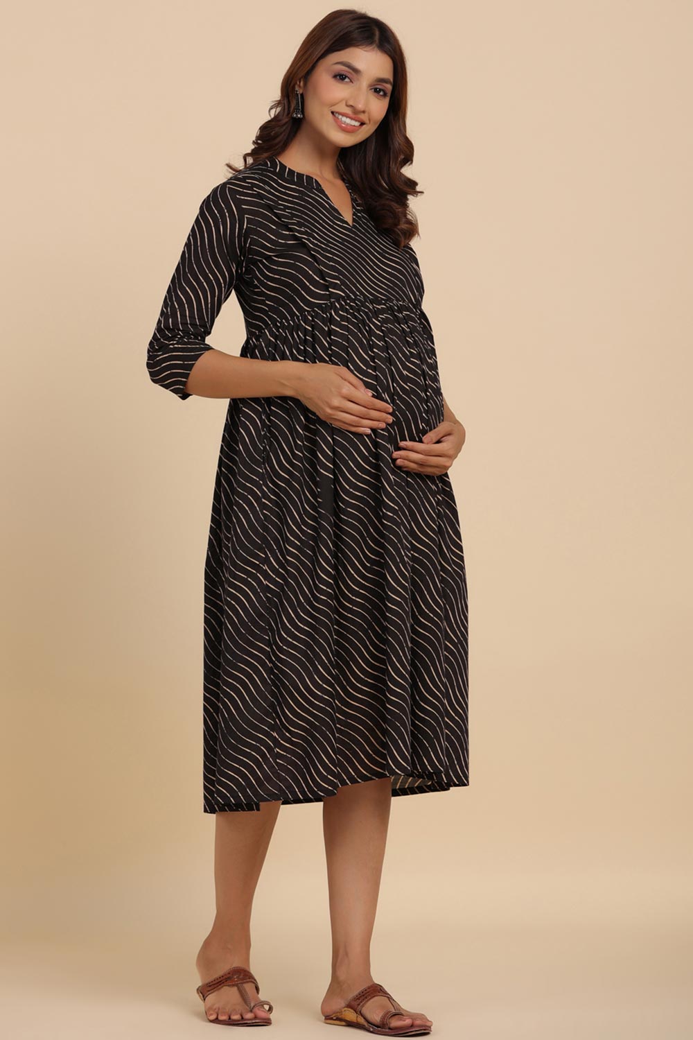 Black Cotton Lines Sweetheart Neck Nursing Dress