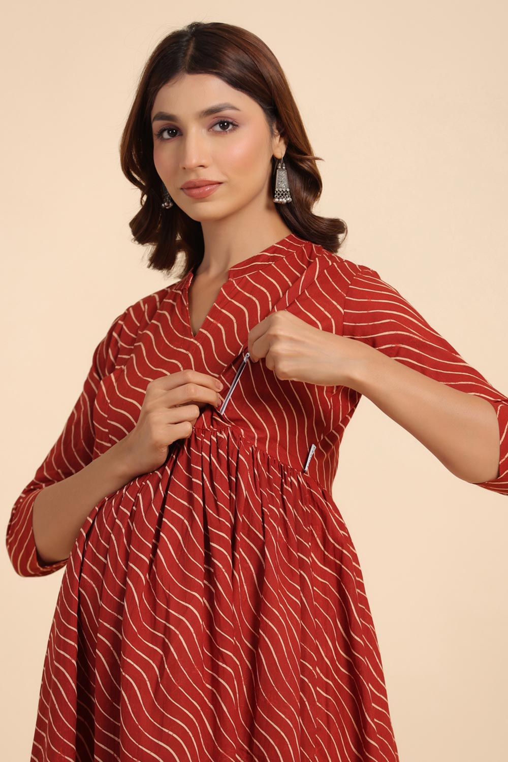 Red Cotton Lines Sweetheart Neck Nursing Kurta