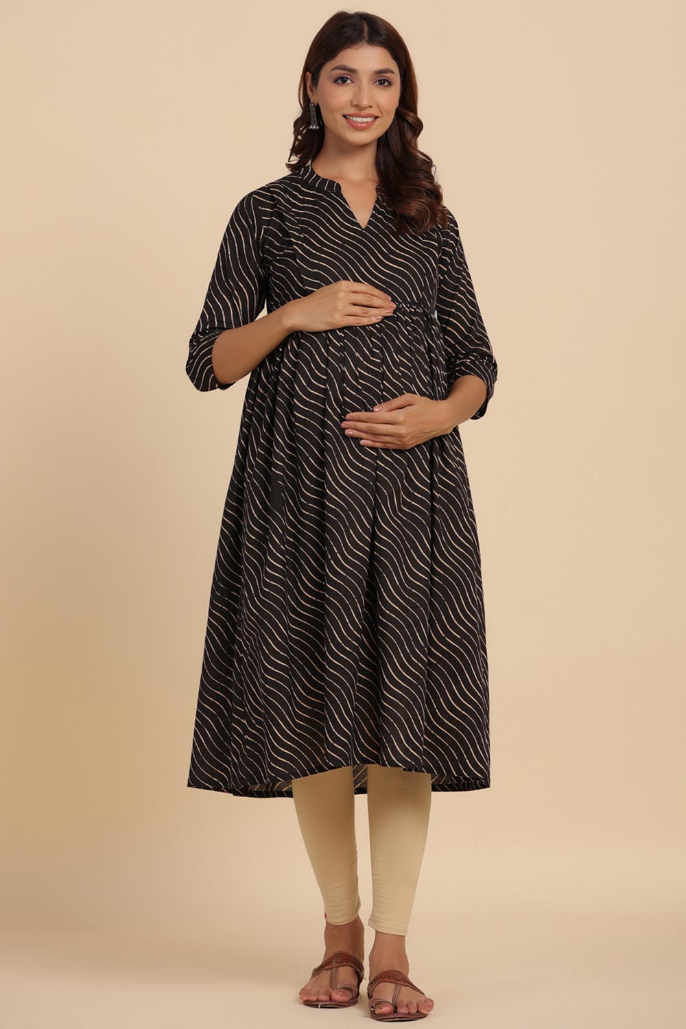 Black Cotton Lines Sweetheart Neck Nursing Kurta