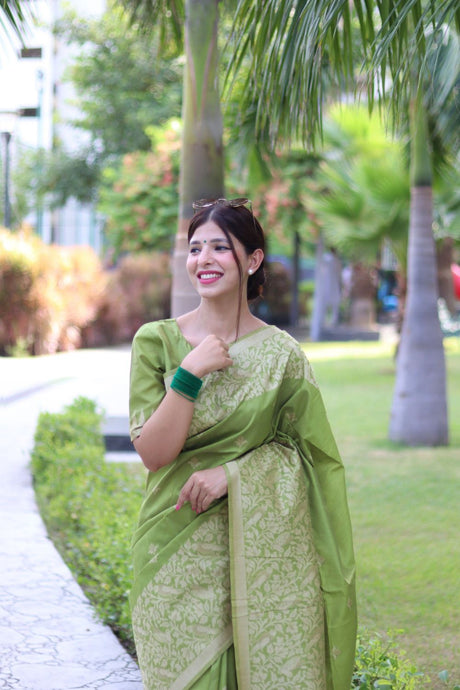 Women's Mahendi Green Banglori Raw Silk Woven Saree
