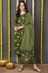 Green Rayon Blend Floral Printed Straight Suit Set
