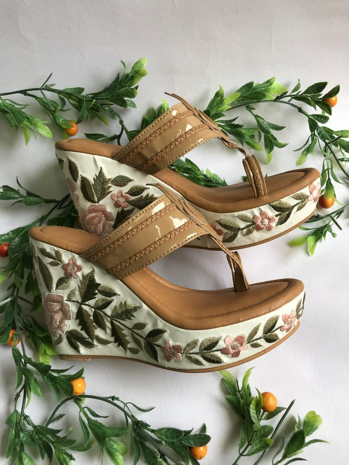 Vegan Leather Kolhapuri Wedges In Beige