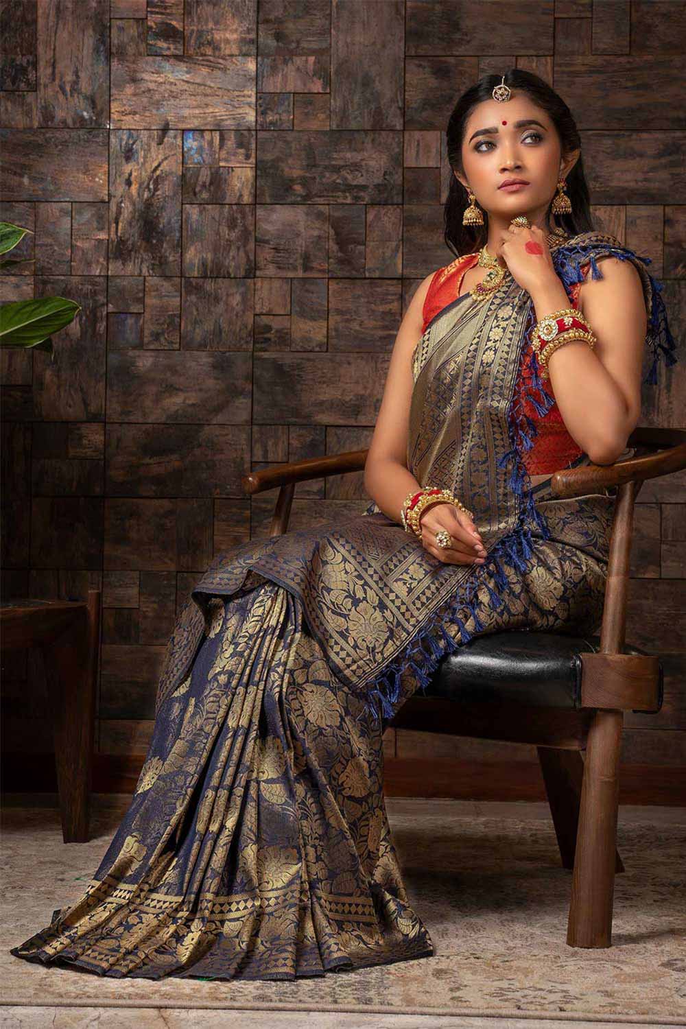 Navy Blue Kanchipuram Raw Silk Woven Saree