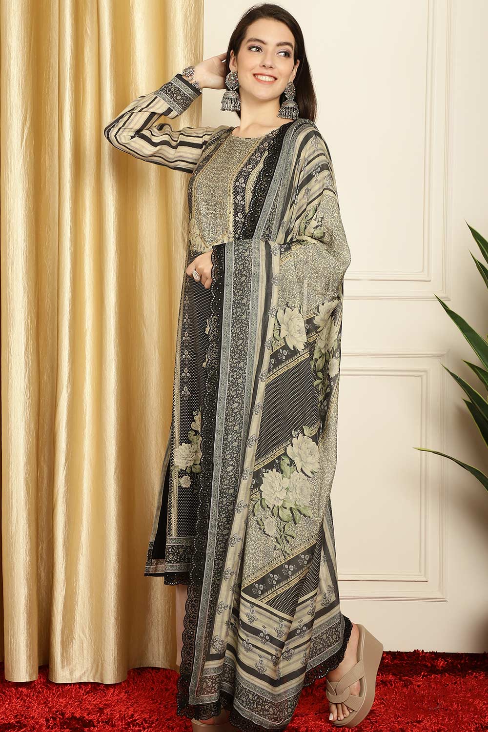 Black Pashmina Digital Printed Salwar Suit