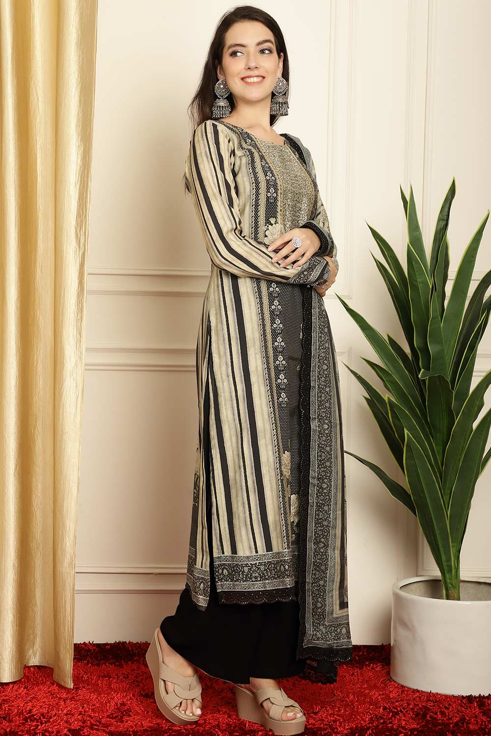 Black Pashmina Digital Printed Salwar Suit