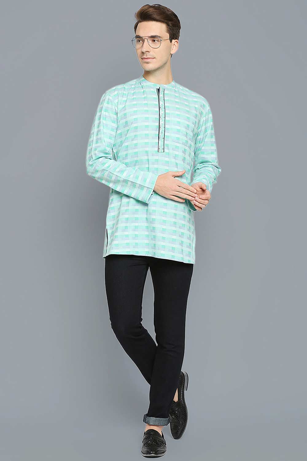 Men's Green And White Cotton Embroidered Full Sleeves Short Kurta