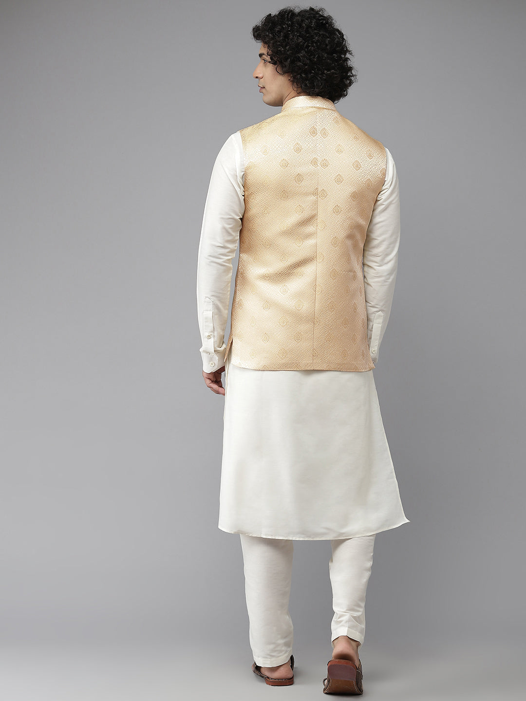Buy Men's Off-White Silk Jacquard Woven Design Kurta Pajama Jacket Set Online - Zoom In