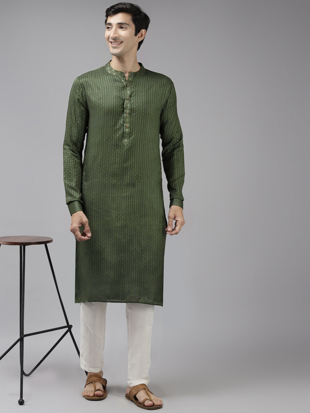 Buy Men's Green Cotton Woven Thread Work Straight Kurta Online