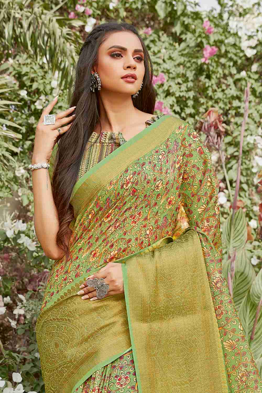 Buy Latest Sari Collection Online in India