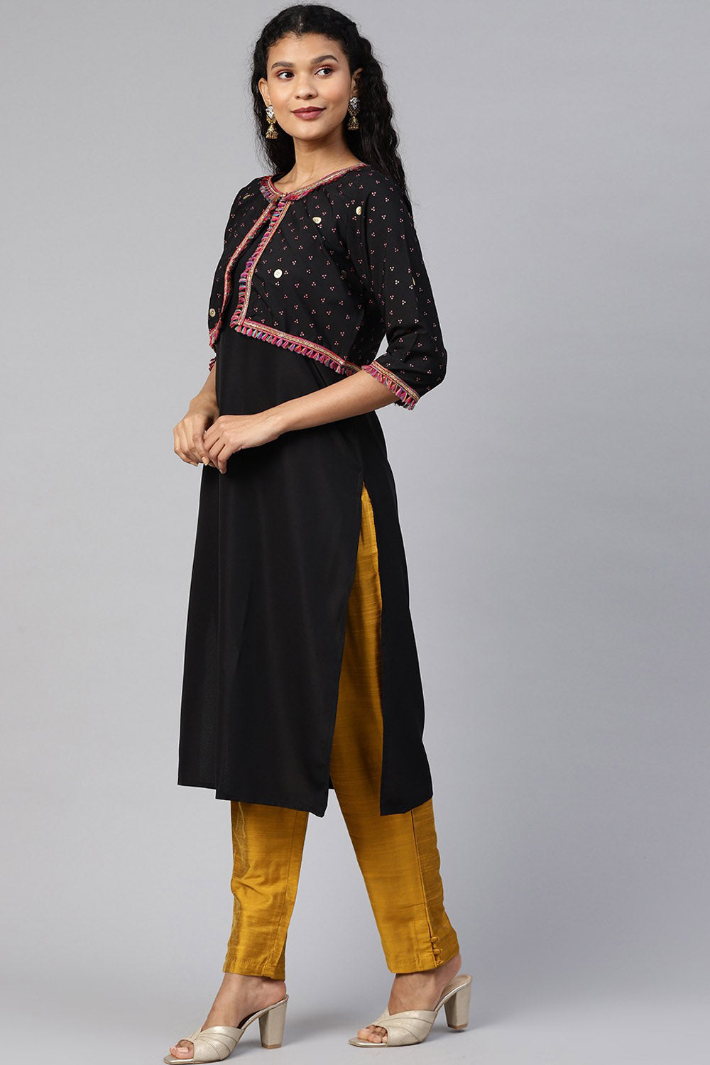 Crepe Solid Kurta With Jacket In Black