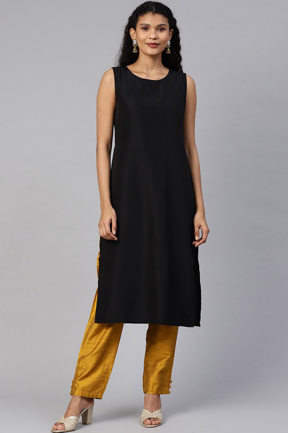 Crepe Solid Kurta With Jacket In Black