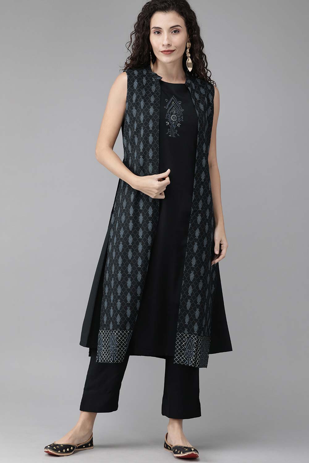 Black Crepe Printed Kurta Pant Set With Jacket