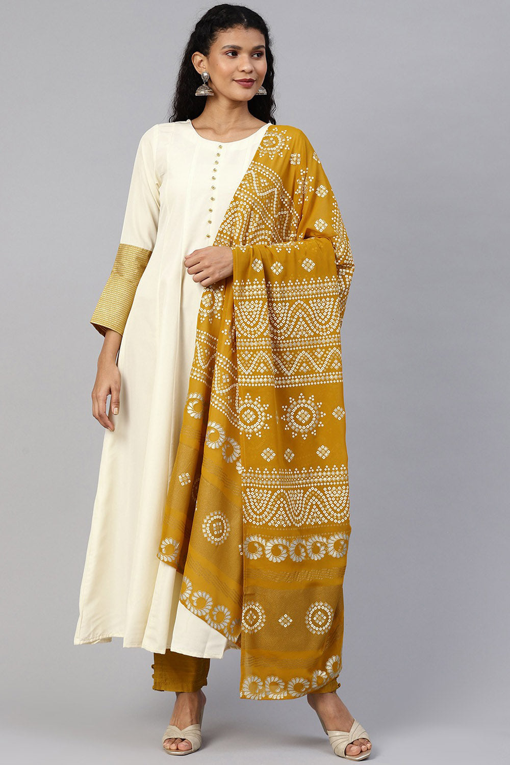 Crepe Solid Kurta Set In Cream