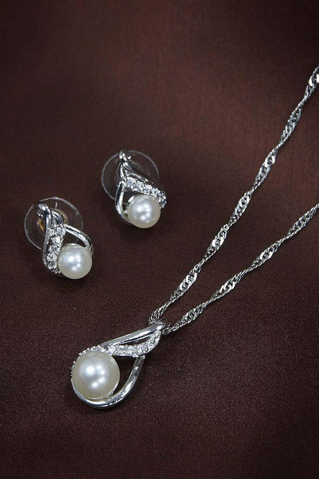 Buy Women's Alloy Pearl Chain Set in Silver