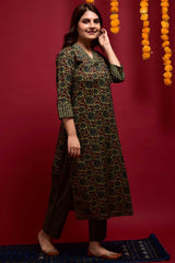 Buy Cotton Printed Kurta Set in Green - Front