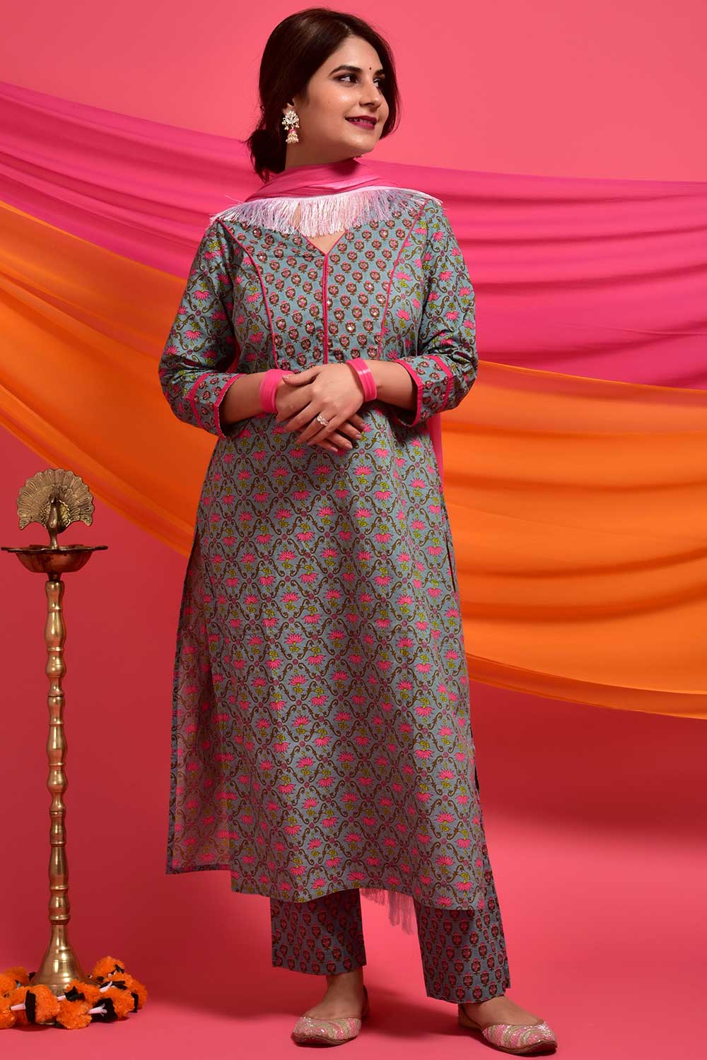 Buy Cotton Floral Print Kurta Set in Pink - Back