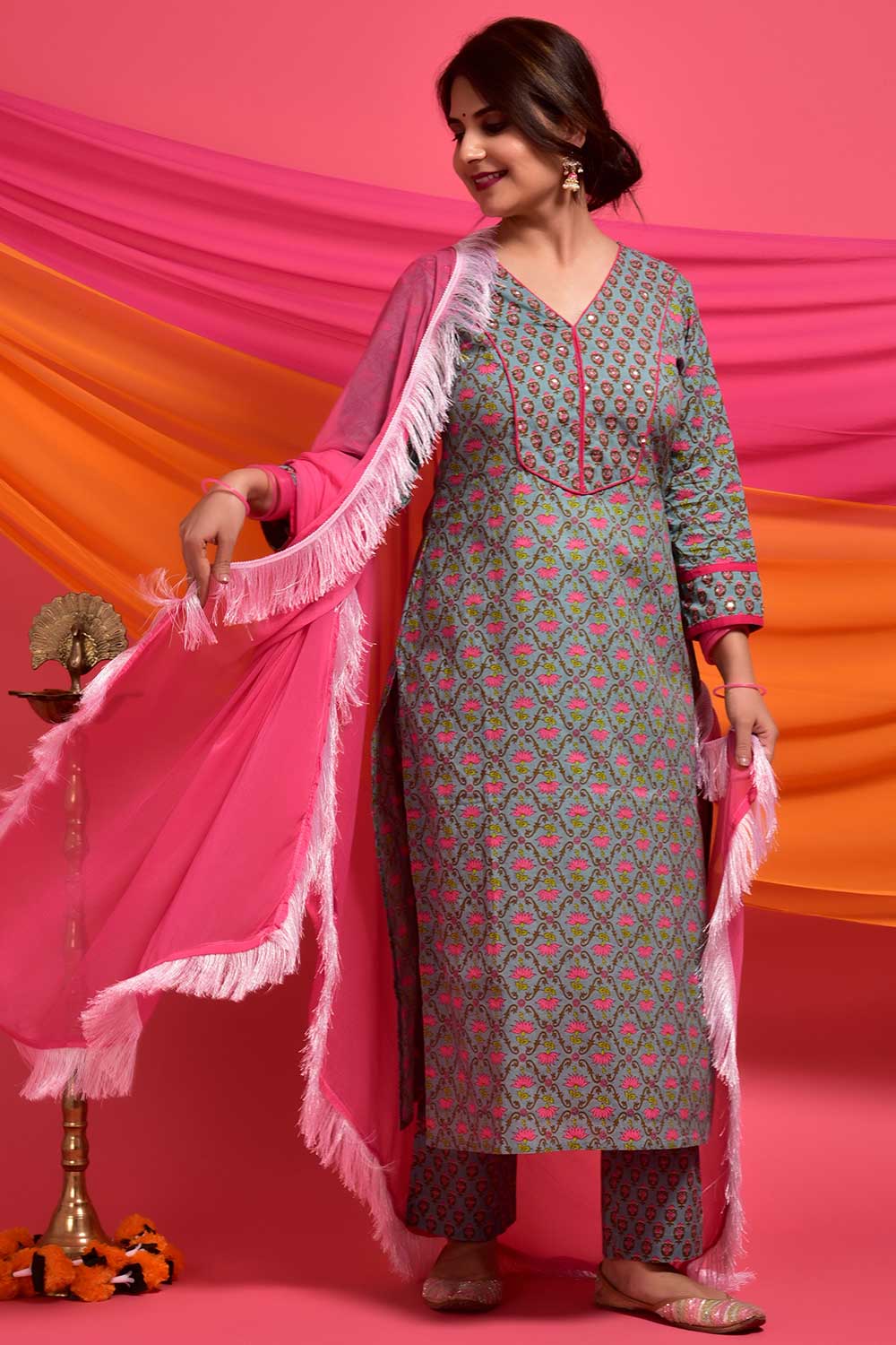 Buy Cotton Floral Print Kurta Set in Pink - Side