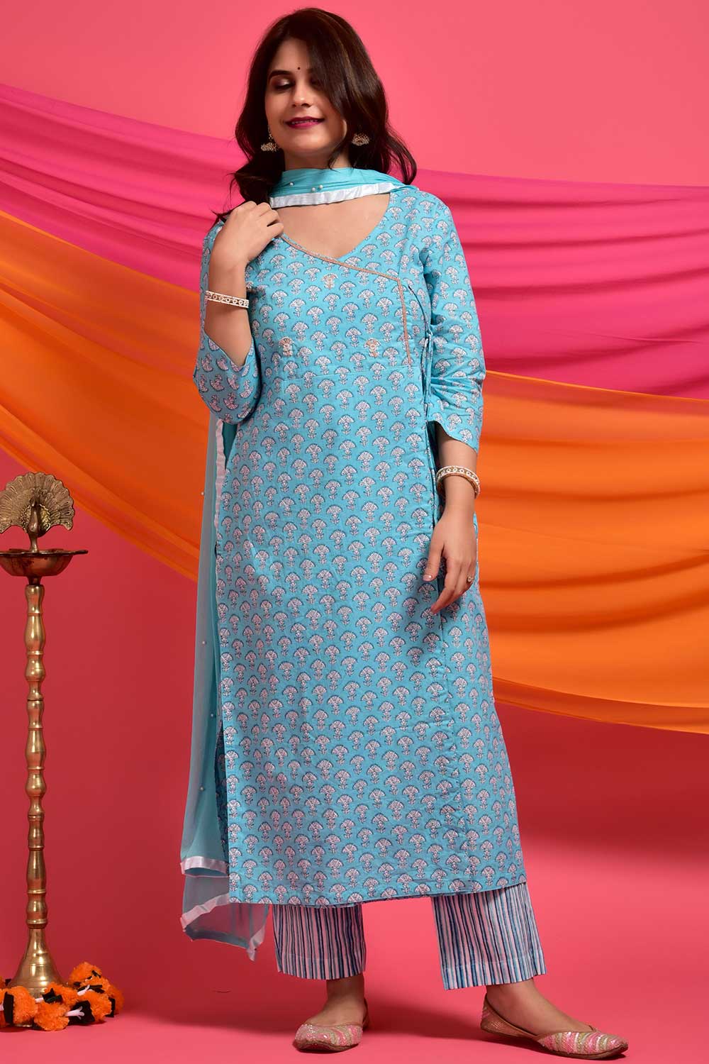 Buy Cotton Floral Print Kurta Set in Sky Blue - Back