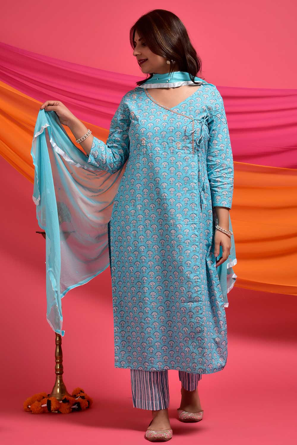 Buy Cotton Floral Print Kurta Set in Sky Blue - Side