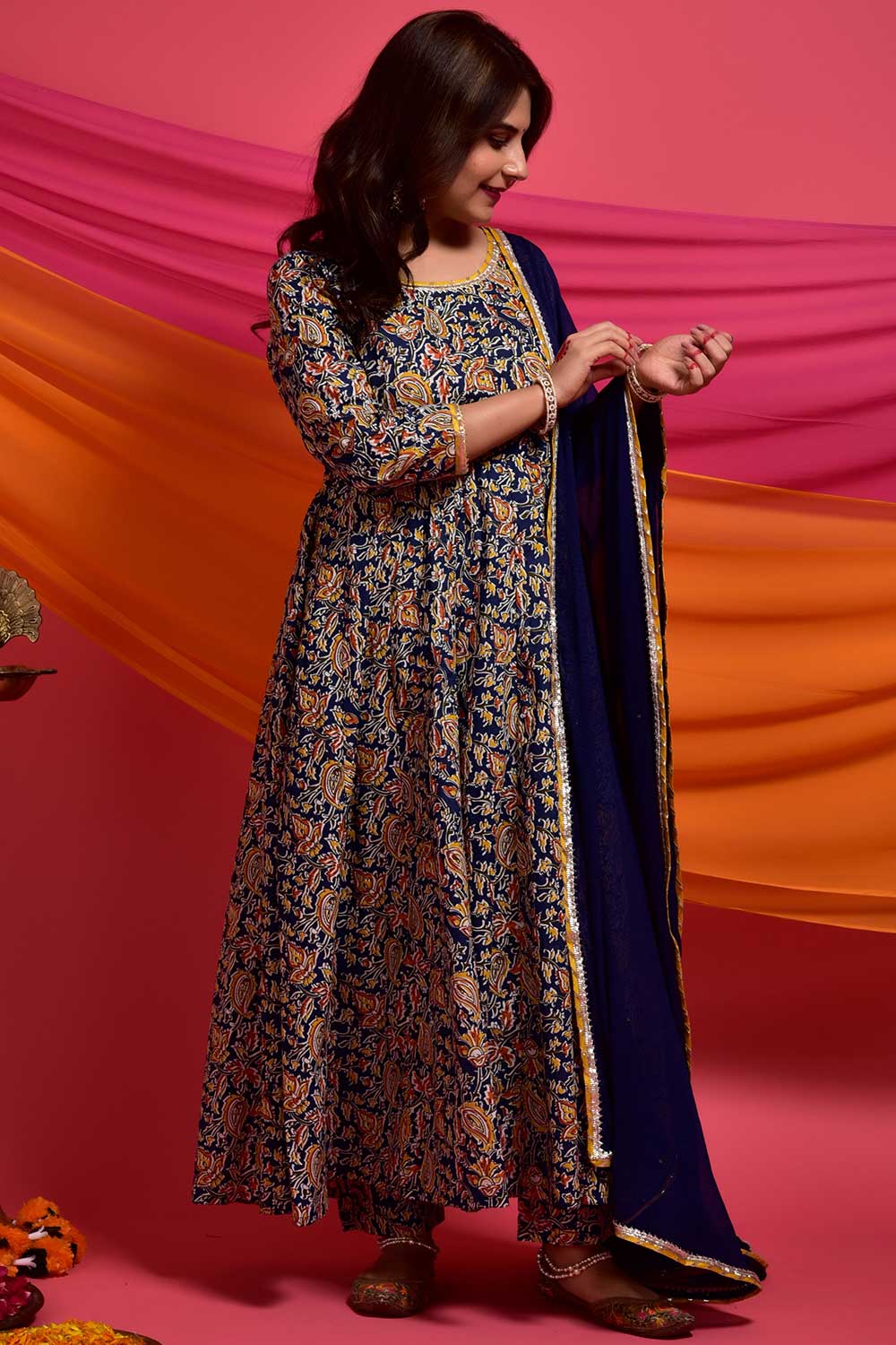 Buy Cotton Printed Kurta Set in Blue - Back