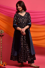 Buy Cotton Floral Print Kurta Set in Black - Front