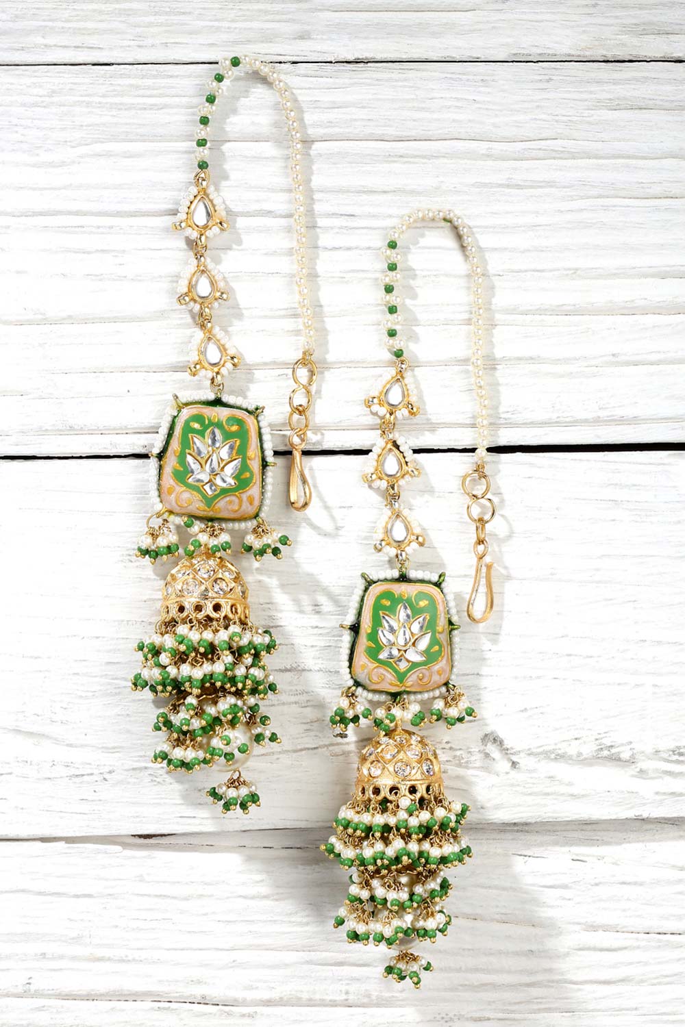 Green And White Gold-Plated Kundan And Pearls Jhumka Earring